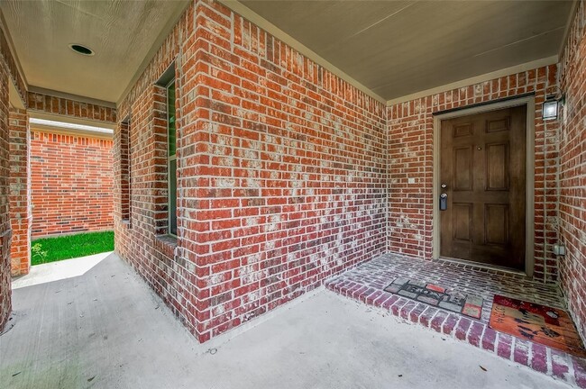 Foto del edificio - 16547 Lanesborough Dr