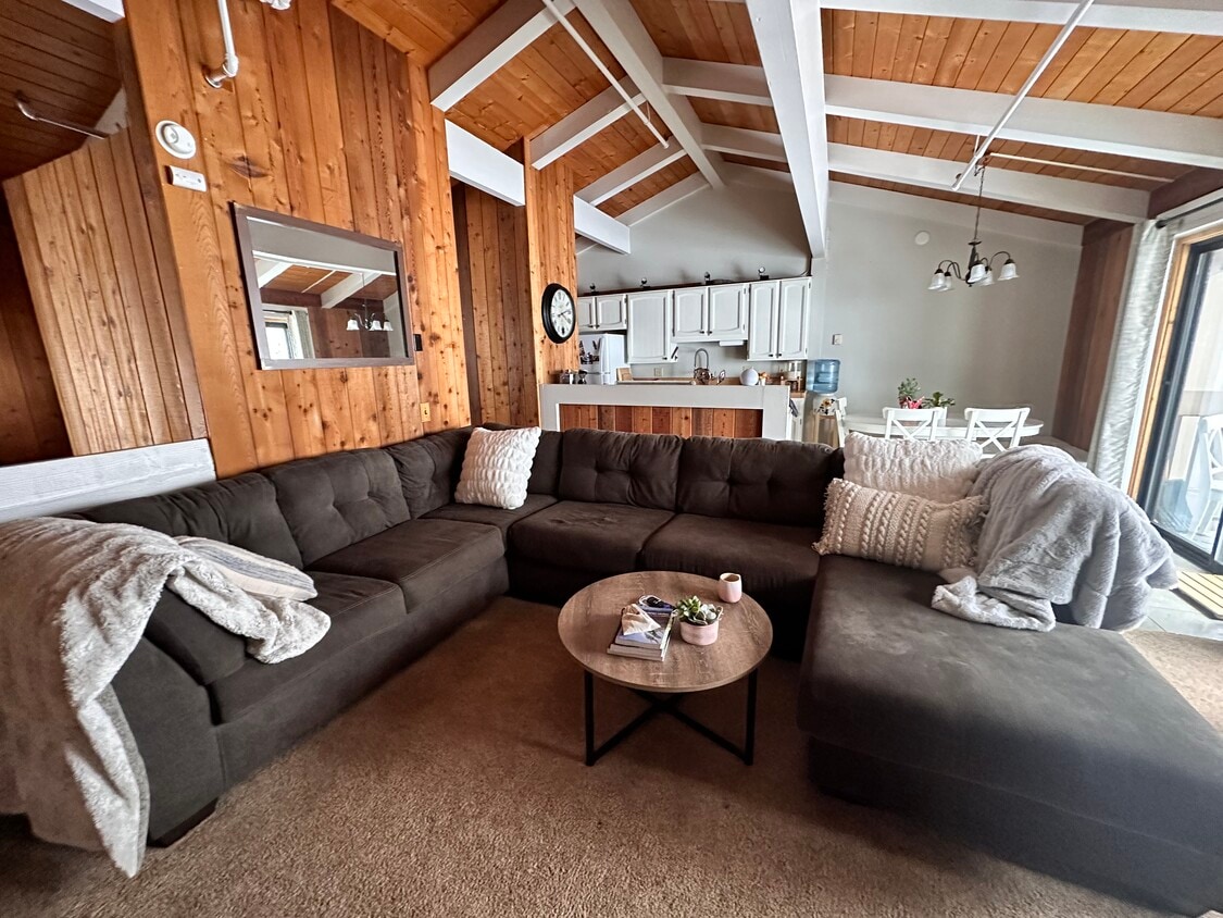 Foto principal - 3252 Chateau Rd