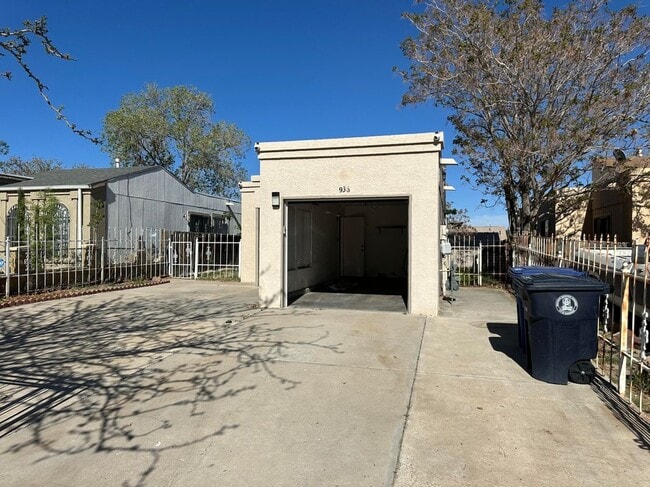 Building Photo - 936 W Sky St SW