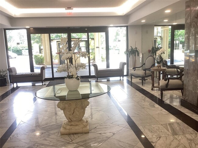 Foto del edificio - 800 NE 195th St