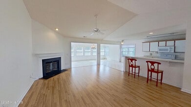 Building Photo - 303 Putnam Dr
