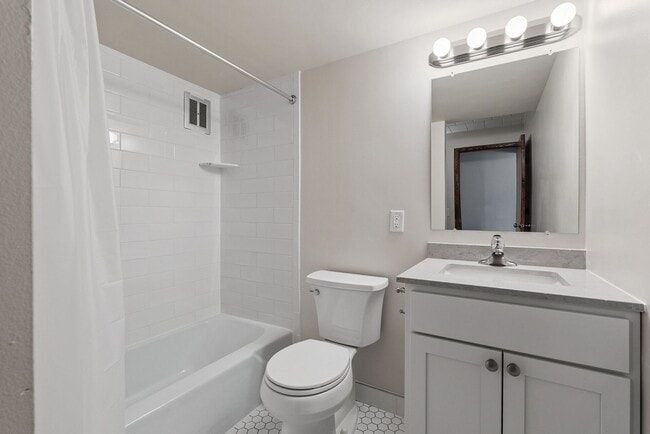 Building Photo - The Villa Apartments