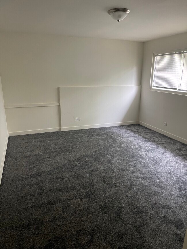 Large bedrooms plenty of closet space - 6904 S Harvard Ave