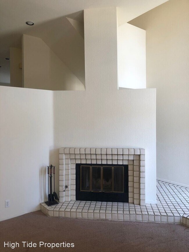 Building Photo - 3 br, 2.5 bath House - 4353 Nobel Dr #66