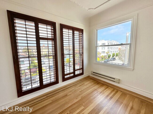 Building Photo - 2 br, 1.5 bath House - 1957 Beach Street
