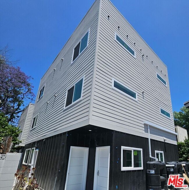 Foto del edificio - 11839 1/2 Runnymede St