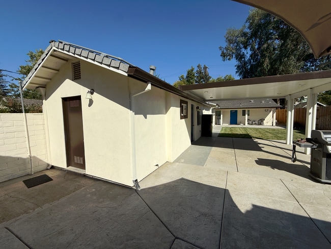 Common Area Side w/ Laundry Room Door - 1729 36th St