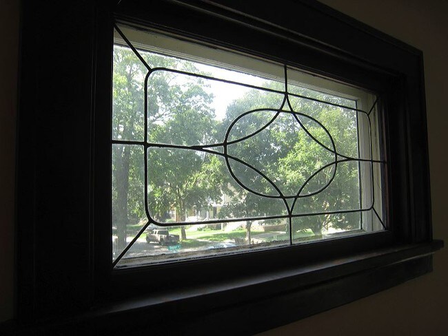 antique windows - 945 Spaight St