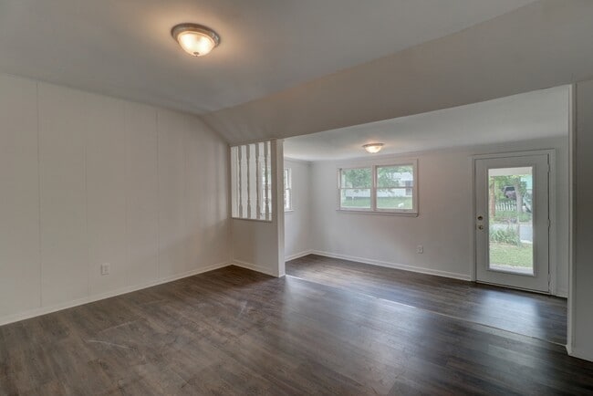 Building Photo - 1305 Cochise Cir