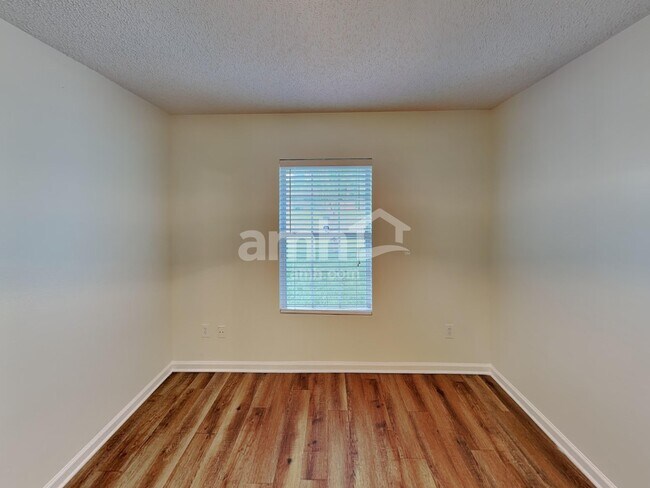 Building Photo - 2661 Fox Creek Dr E