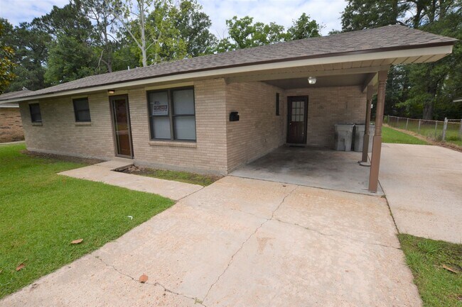 Building Photo - Must See!  Newly renovated, 3 bedroom, 2 b...