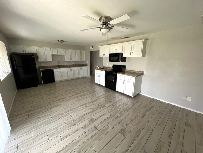 Building Photo - 740 S Allen