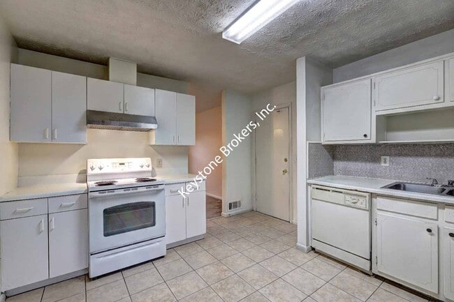 Foto del edificio - 5805 Singleton Rd