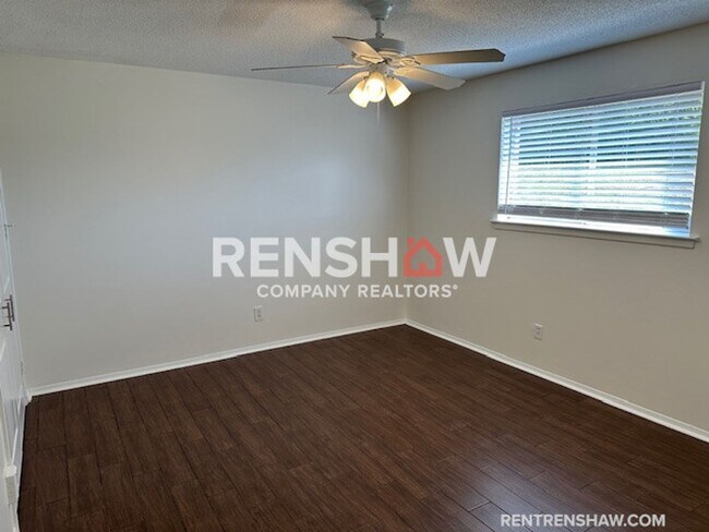 Building Photo - Text the Leasing Team at 901-820-4367 to S...
