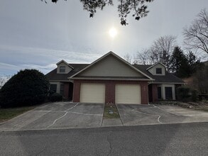 Building Photo - 103 Pinewood Dr