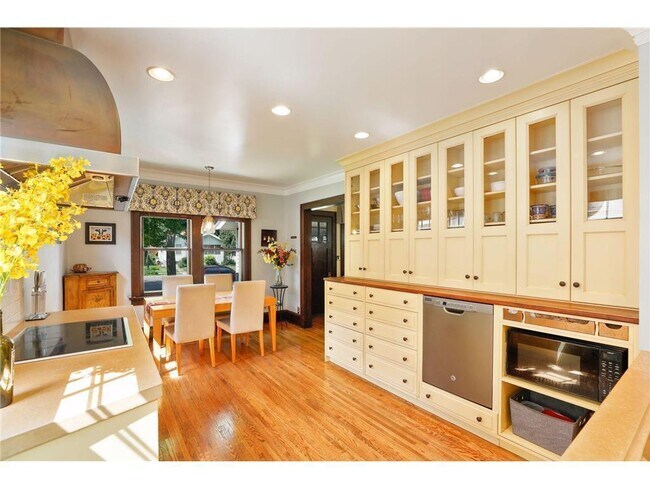 Building Photo - 1748 St Clair Ave