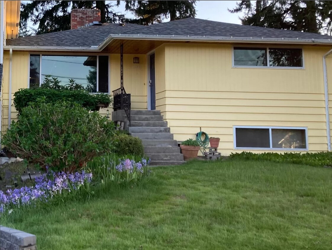 11845 SE 54th Pl, Bellevue, WA 98006 House Rental in Bellevue, WA