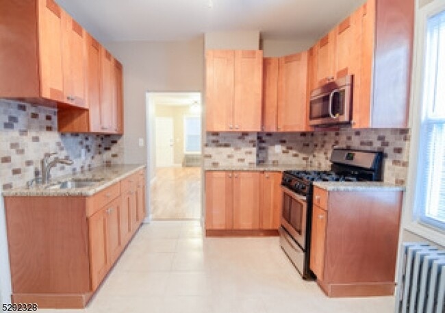 Foto del edificio - 1410 Hussa St