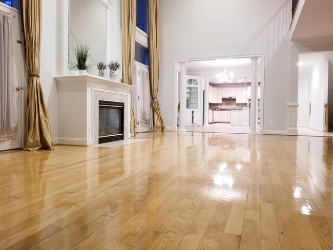 Building Photo - 6004 Columbia Pike