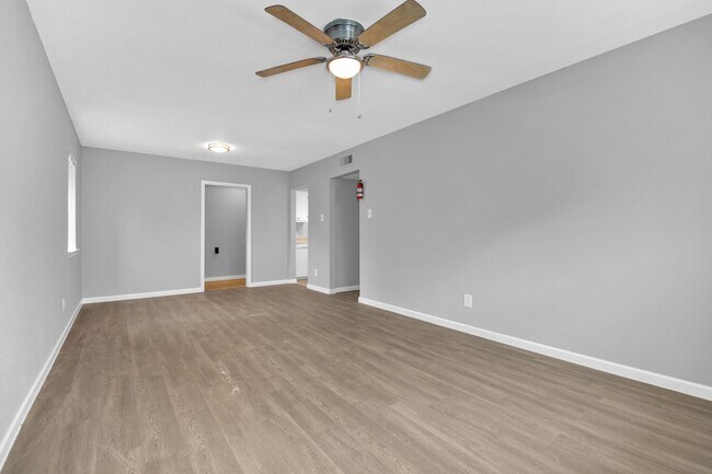 Foto del edificio - 521 Spring Dr