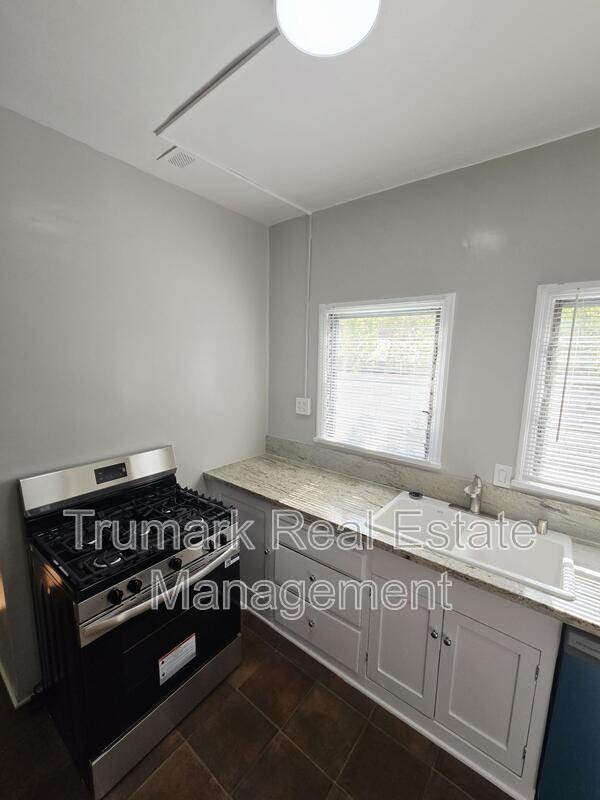 Building Photo - 347 Arden Ave