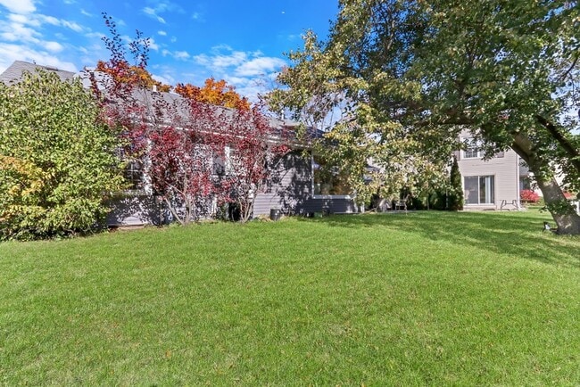 Building Photo - 658 White Ct