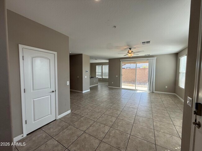 Foto del edificio - 1255 N Arizona Ave