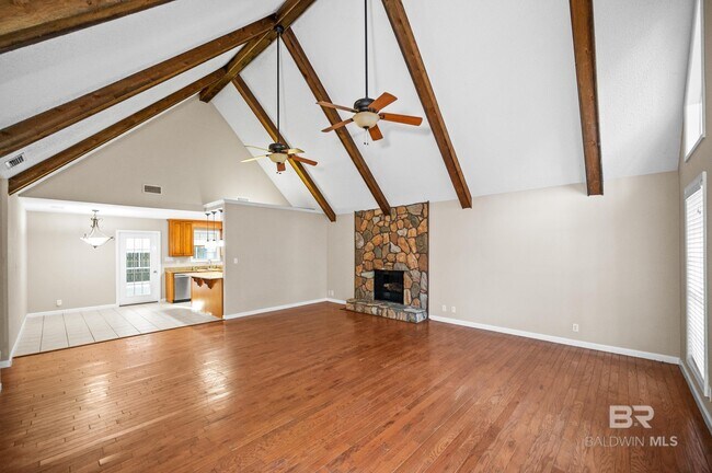 Foto del edificio - 111 Montclair Loop