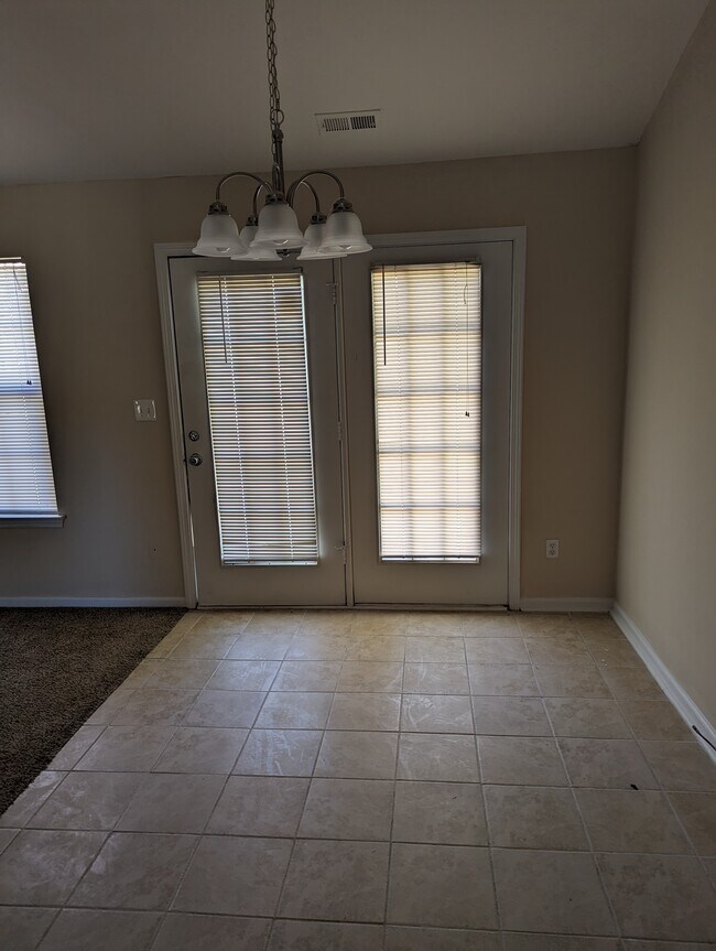 Foto del edificio - 9406 Foggy Meadow Rd