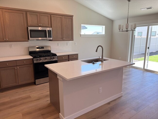 Foto del edificio - Newly Built 3-Bedroom with Fenced Back Yard