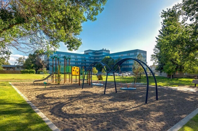 Building Photo - Palm Road Apartments