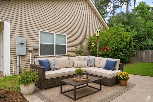 Patio - 2084 Dundee Loop N