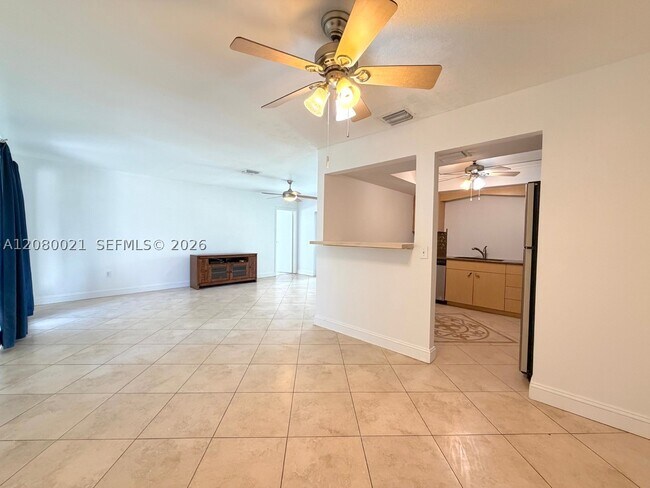 Foto del edificio - 11700 NW 33rd St
