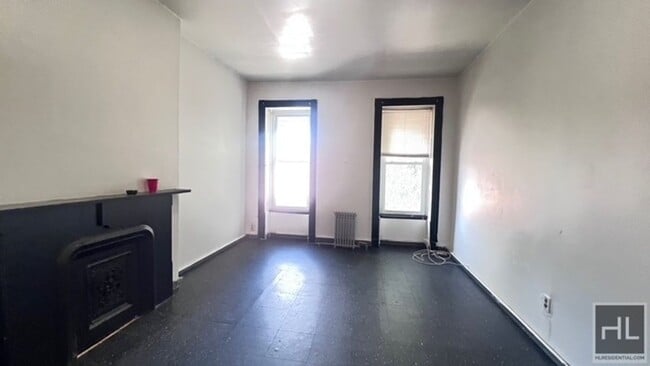 Building Photo - 444 Halsey St