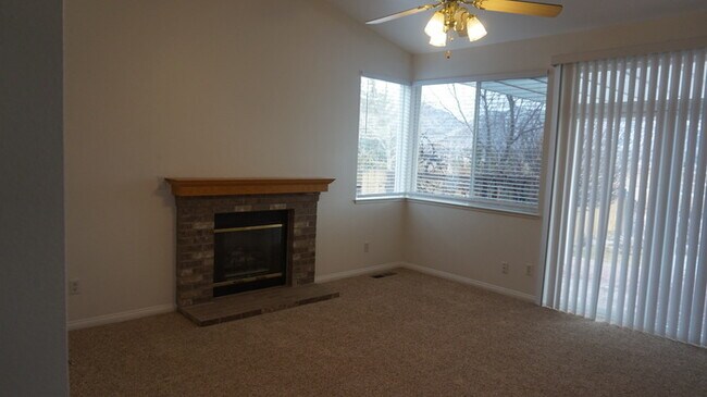 Building Photo - 3070 Creekwood Dr.