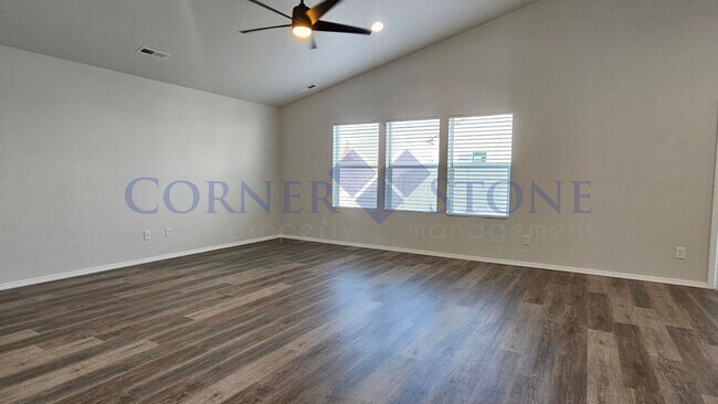 Foto del edificio - FIRST MONTH RENT FREE WITH FLEXIBLE LEASE ...