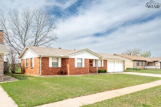 Building Photo - 4024 Hooper Dr