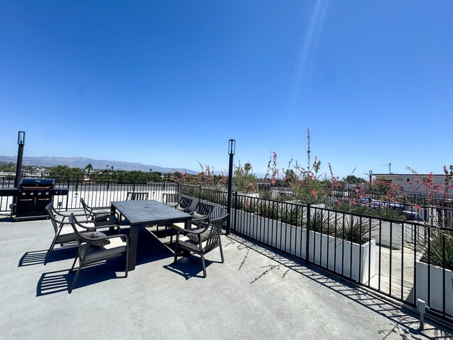 Foto del edificio - Eton View Apartments