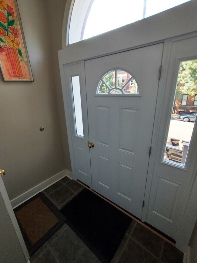 Lobby - 2023 W Armitage AVE