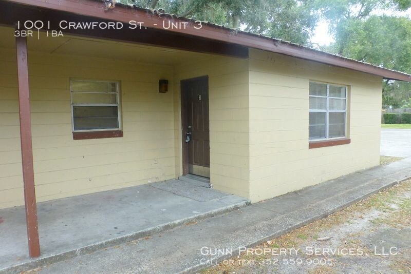 Primary Photo - 3 Bedroom, 1 Bath Triplex, Accepts Section 8