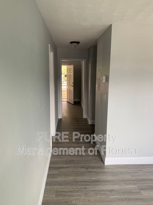 Building Photo - 5575 NE 30 St