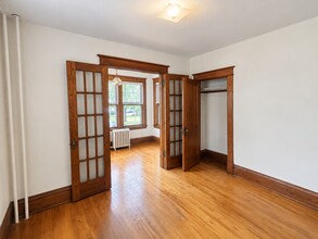 Building Photo - 702 Holly Ave
