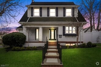 Building Photo - 656 Park Ave