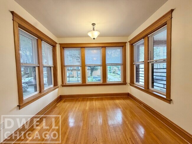Foto del edificio - 3324 W Wilson Ave
