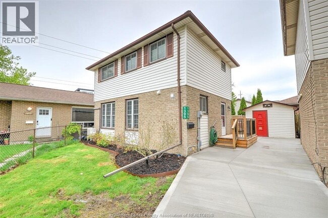 Building Photo - 1395 Bayswater Crescent