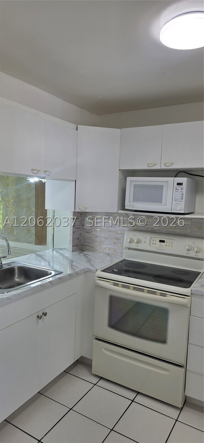 Foto del edificio - 14175 SW 87th St