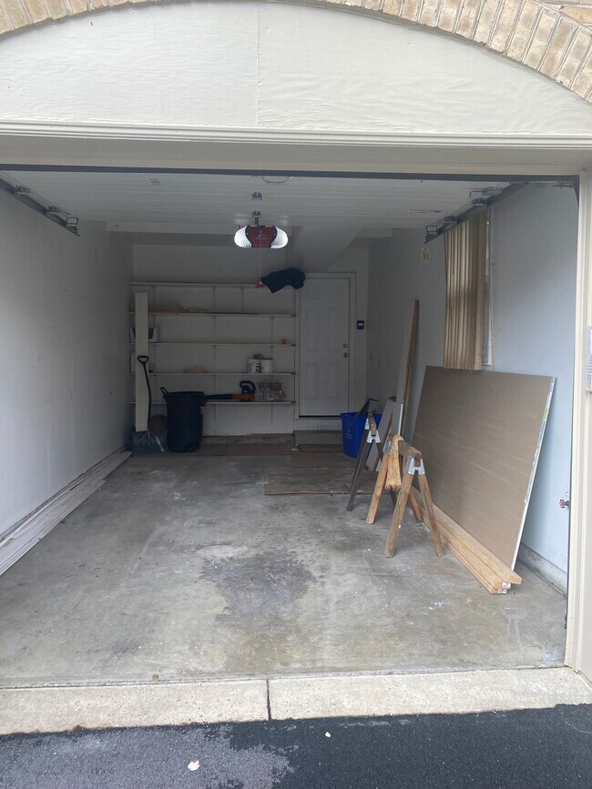 Garage - 15338 Manor Village Ln