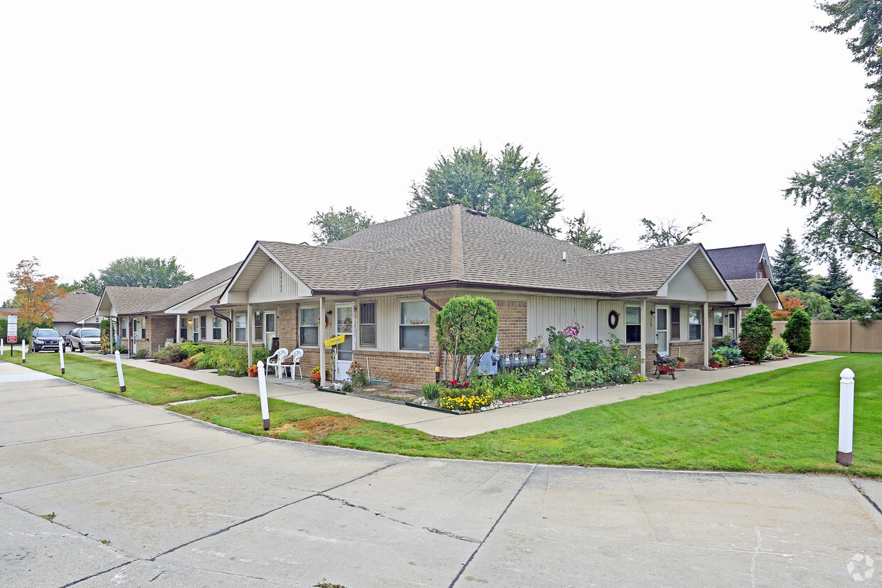 Primary Photo - Grandmont Gardens Senior Apartments