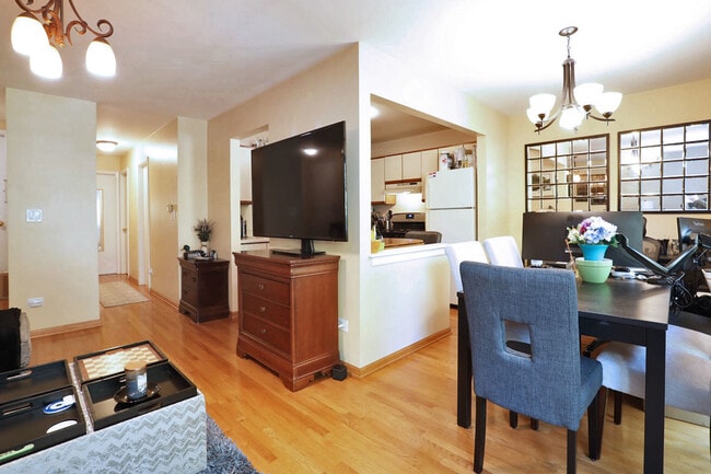 Foto del edificio - 676 Cross Creek Dr N