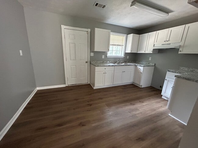 Foto del edificio - 2920 Lone Oak Rd